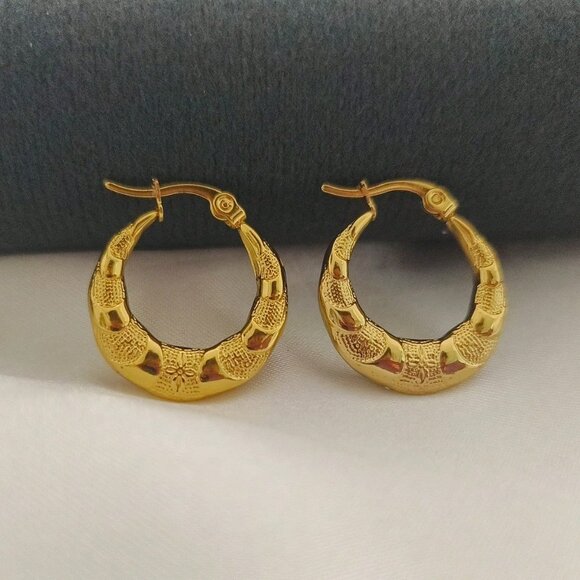 18k Plated Snake Skin Pattern Oil-Pressed Hoop Earrings - Picture 4 of 6